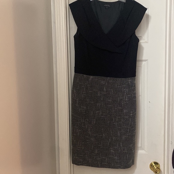 TAHARI SIZE 8 Dress - Picture 2 of 3